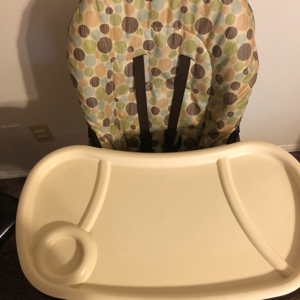 An infant high chair - Picture 2 of 4